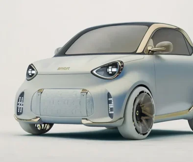 Der elektrische Smart #2 als kompaktes Mode-Accessoire auf Rädern mit goldenen Akzenten und futuristischen Felgen