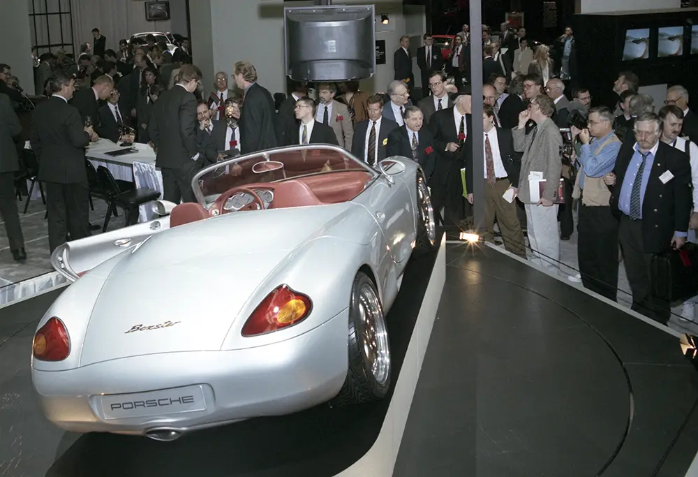 Da staunte die Fachwelt – Mit dem Concept-Car Boxster präsentierte Porsche 1993 auf der Auto Show in Detroit erstmals eine Studie, die in Serie gehen sollte. Foto: Porsche
