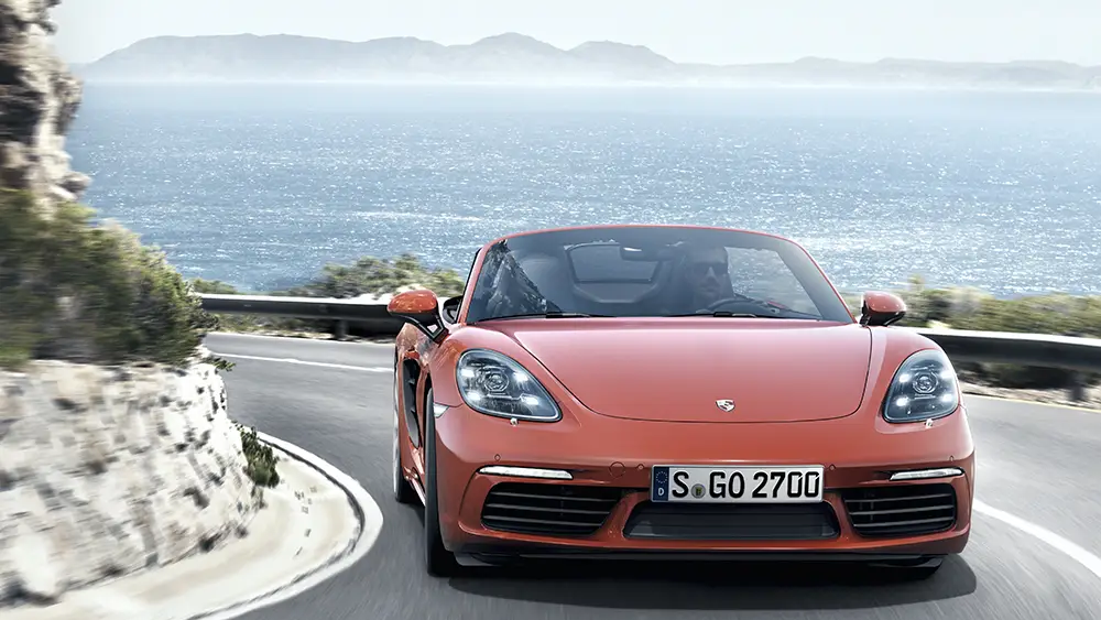 Genau 20 Jahre nach dem ersten Boxster debütierte 2016 der vierte Boxster (982) – Die Typenbezeichnung 718 Boxster erinnerte an den Mittelmotor-Porsche 718 von 1957. Foto: Porsche