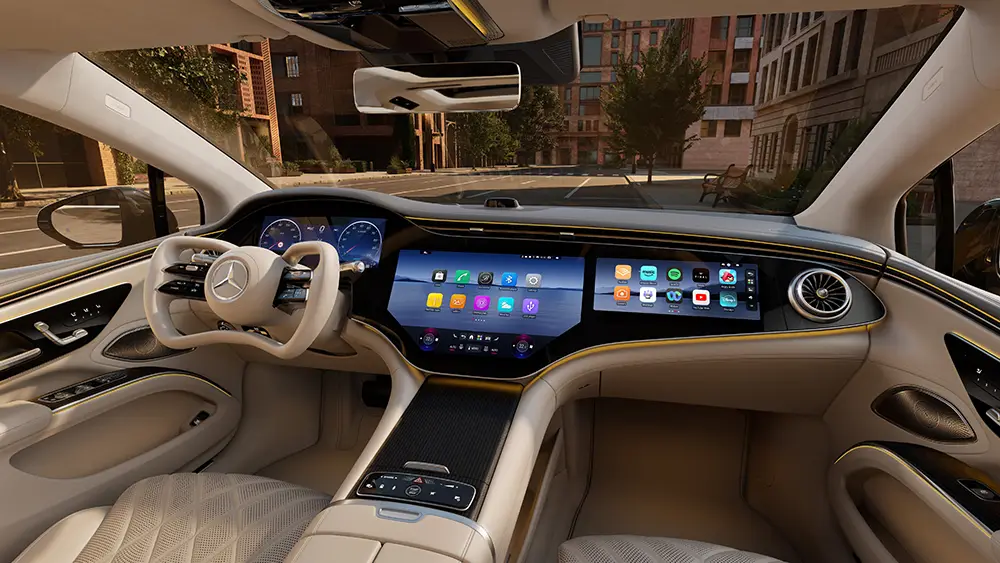 Futuristisches Cockpit des Mercedes EQS mit Hyperscreen und dem neuen Steer-by-wire Lenkrad in Form einer liegenden Acht. Foto: Mercedes-Benz
