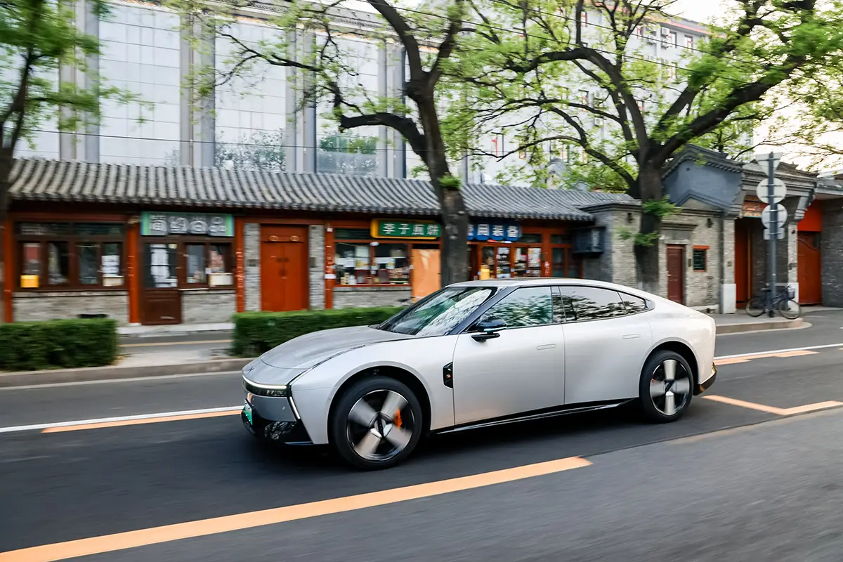 Der Xpeng P7 ist so etwas wie die Blaupause dafür, wie schnell chinesische Hersteller beim Thema Assistenzsysteme davonziehen. Foto: Xpeng