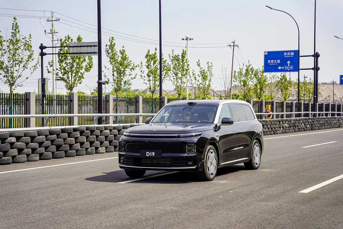 Mit dem D19 zeigt Leapmotor, wie schnell sich die Kräfteverhältnisse verschieben und wie schnell das Adoptivkind aus China im Familienranking der Stellantis-Sippe klettert. Foto: Leapmotor