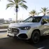 Silberner Mercedes GLB auf der MMA-Plattform bei einer Testfahrt entlang der Küste von Mallorca.