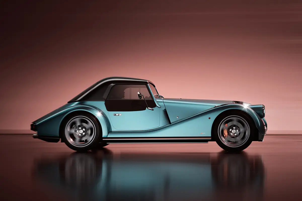 Elegante Seitenansicht des Morgan Supersport 400 Roadsters mit geschlossenem Verdeck und markanten Proportionen.