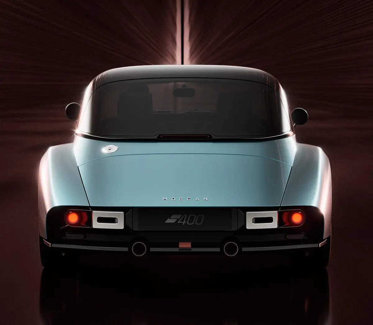 Das markante Heck des Morgan Supersport 400 mit der Performance-Abgasanlage und runden Rückleuchten.
