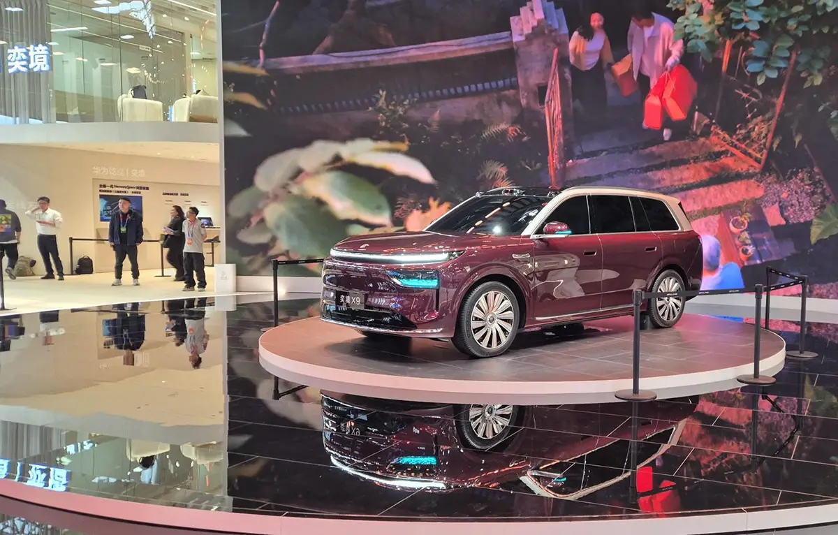 Epicland X9 Luxus-SUV mit Range-Extender und markantem Design auf der Auto Show in Peking.