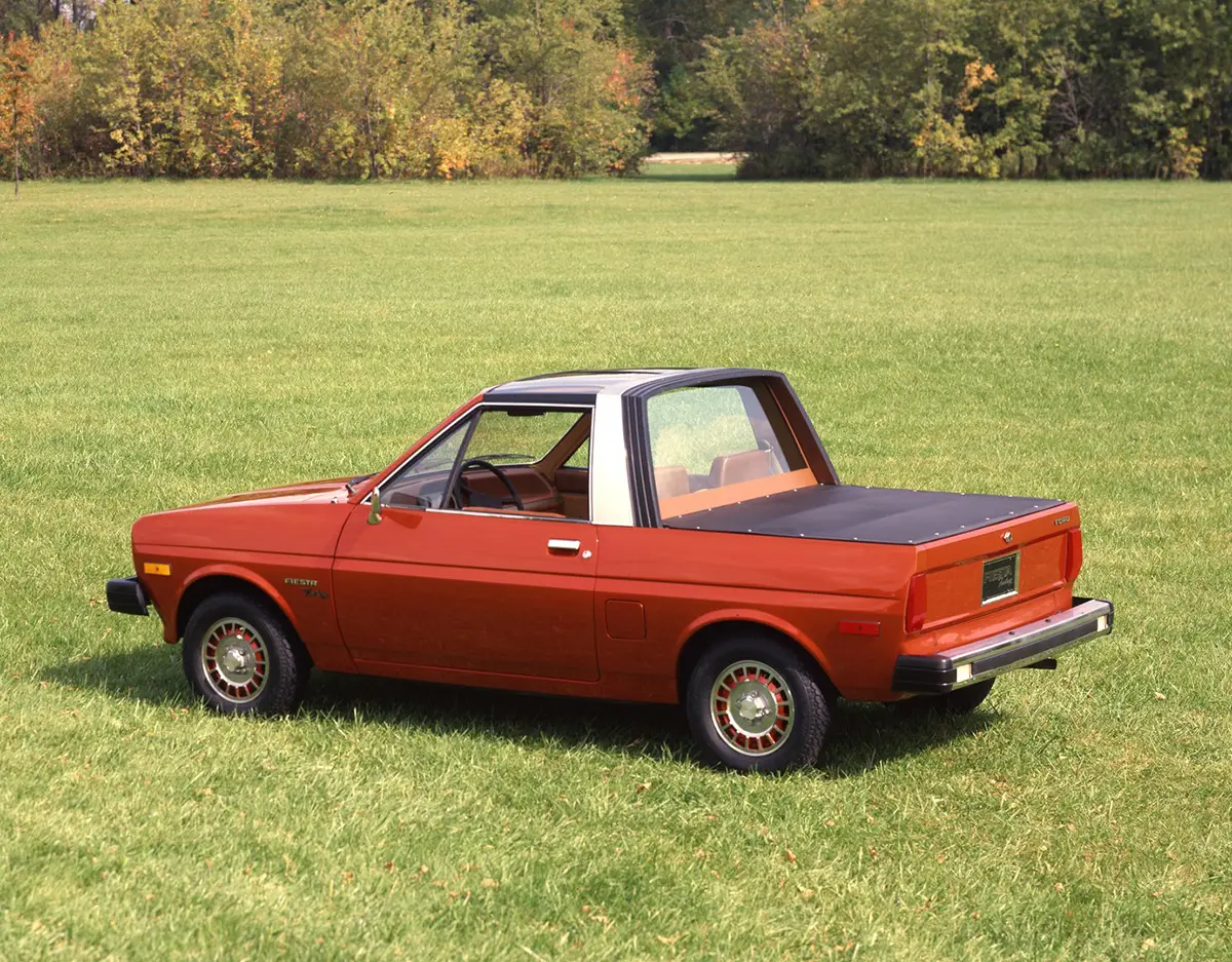 Roter Pick-up-Prototyp des Ford Fiesta, entworfen 1978 von Ghia für den amerikanischen Markt.