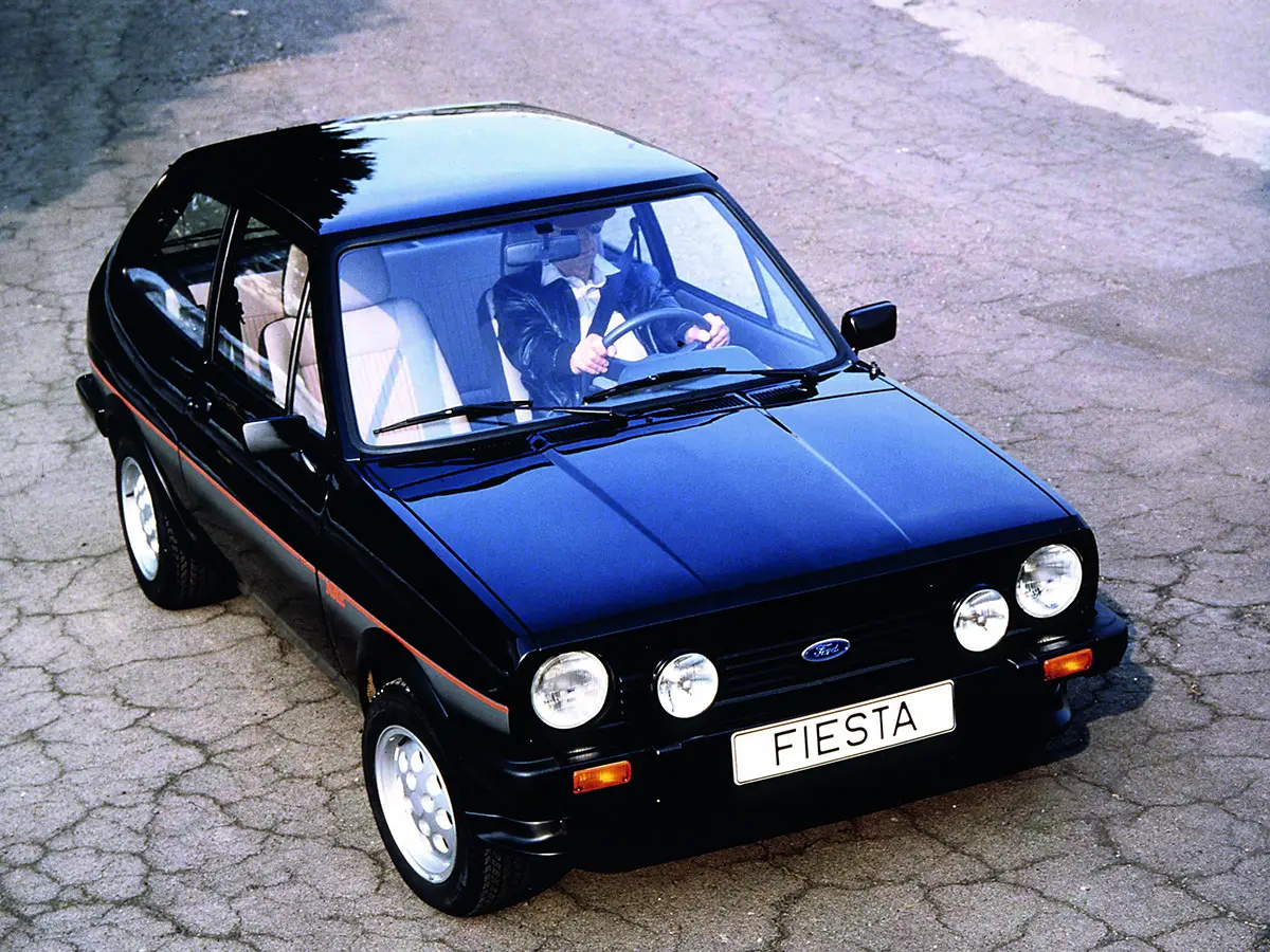Schwarzer Ford Fiesta XR2 von 1981, das erste sportliche Topmodell der Baureihe.
