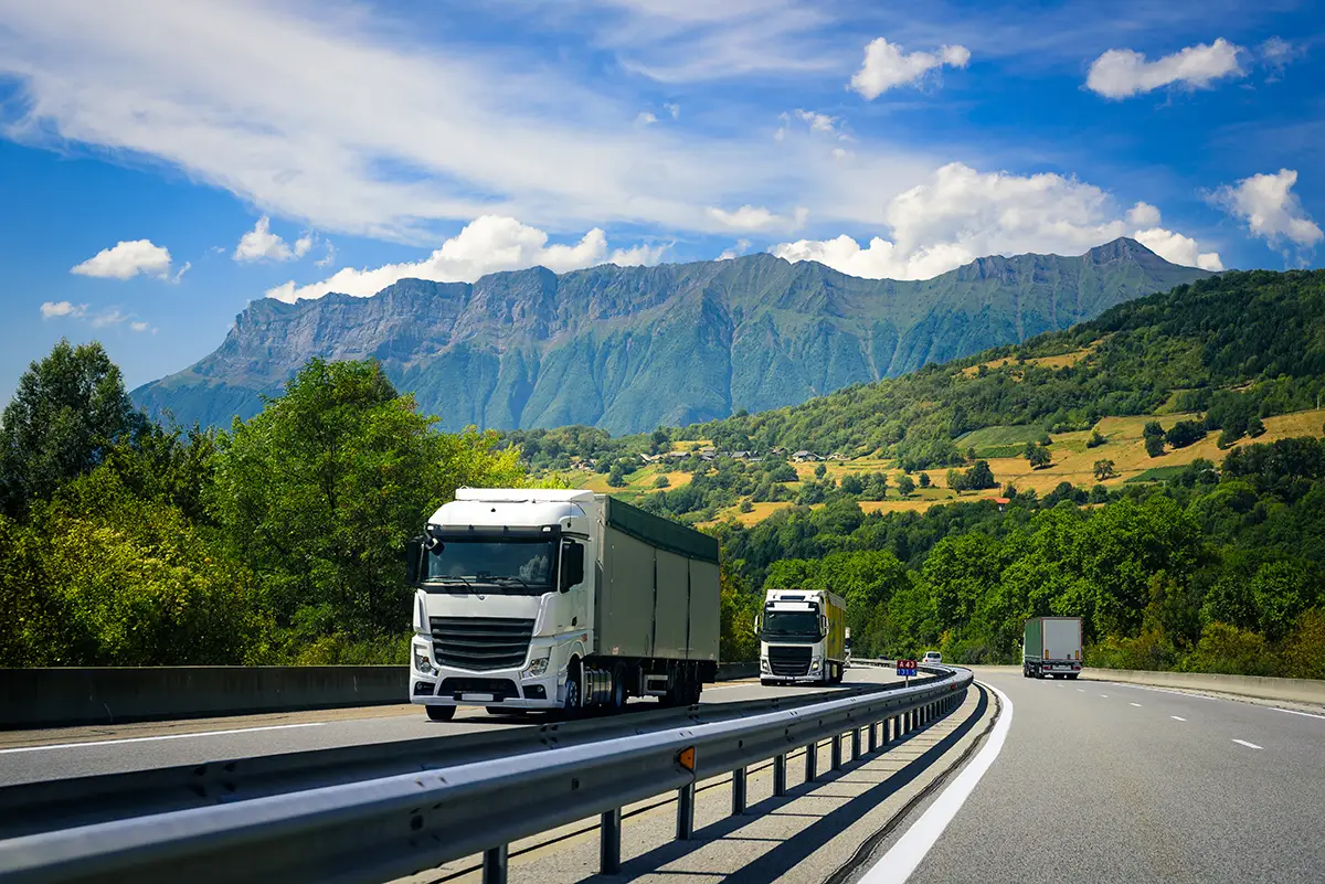 Lkw auf Schweizer Strassen. Foto: Rumir - stock.adobe.com