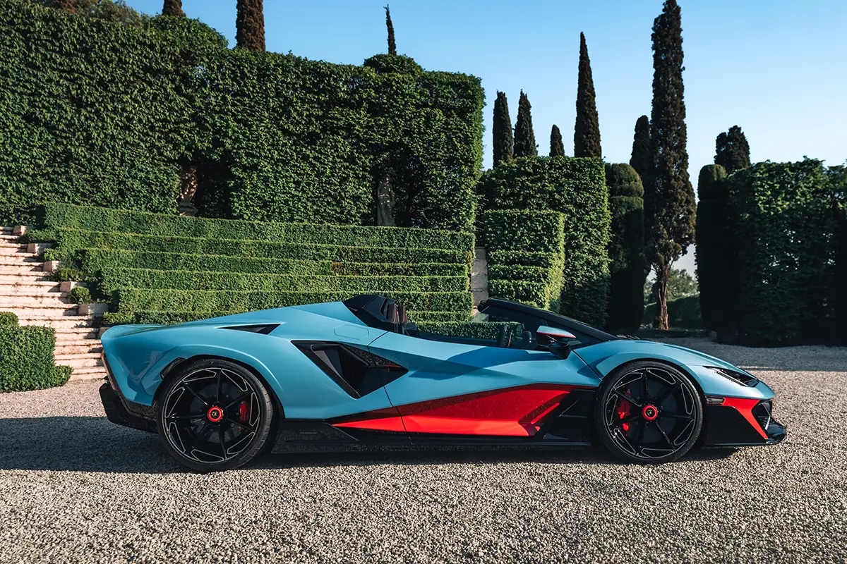 Flache Seitenansicht des Lamborghini Fenomeno Roadster ohne Dachkonstruktion.