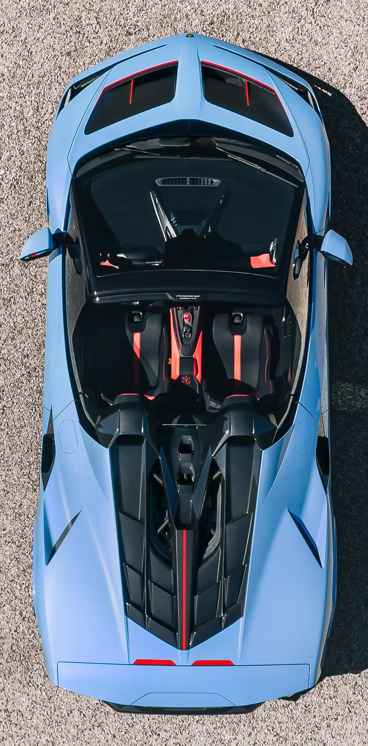 Draufsicht auf den Lamborghini Fenomeno Roadster zeigt das offene Cockpit und die Carbon-Monocoque-Bauweise.
