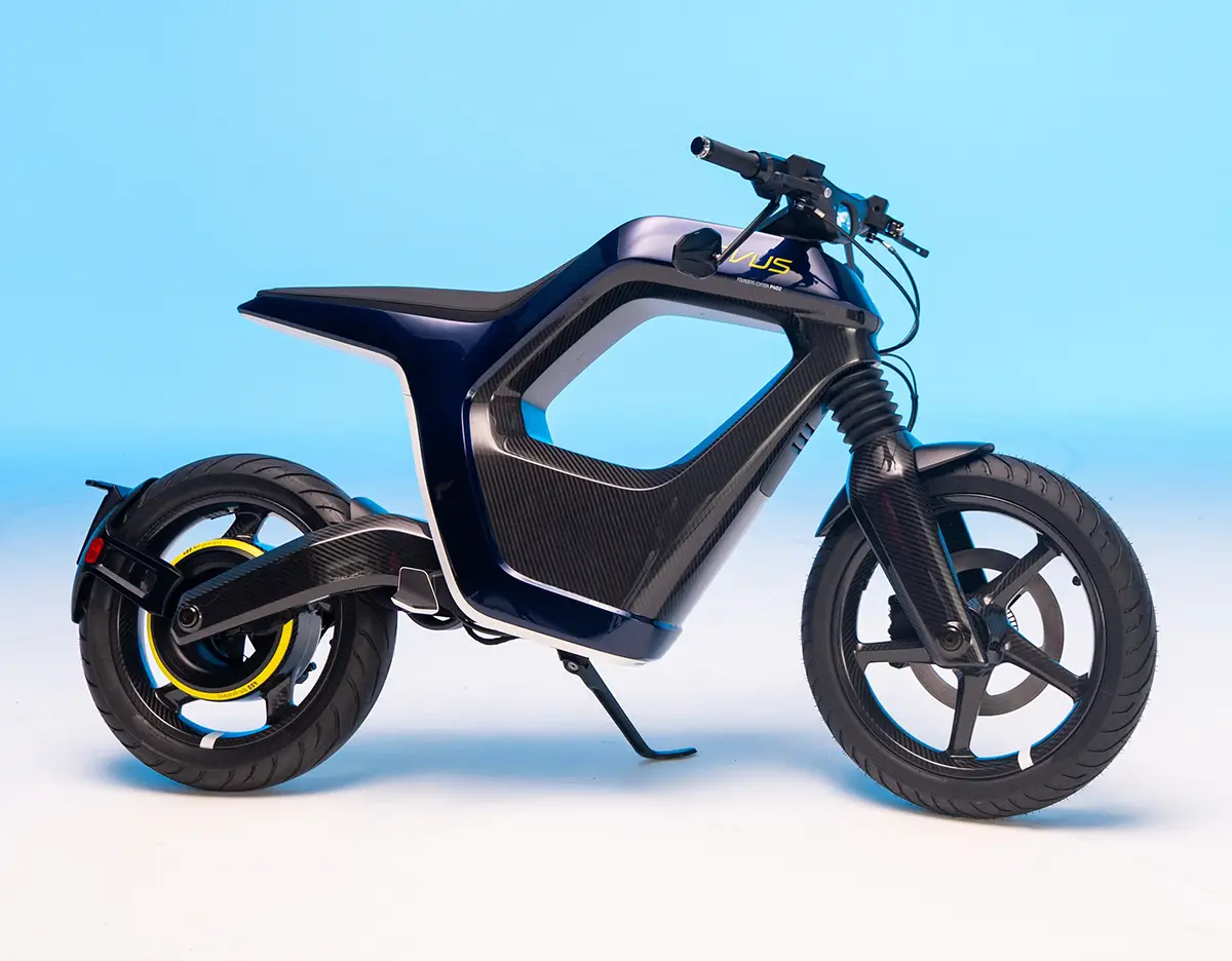 Profilansicht des Novus One Designs mit freigestelltem Rahmen und integriertem Akku im Monocoque.