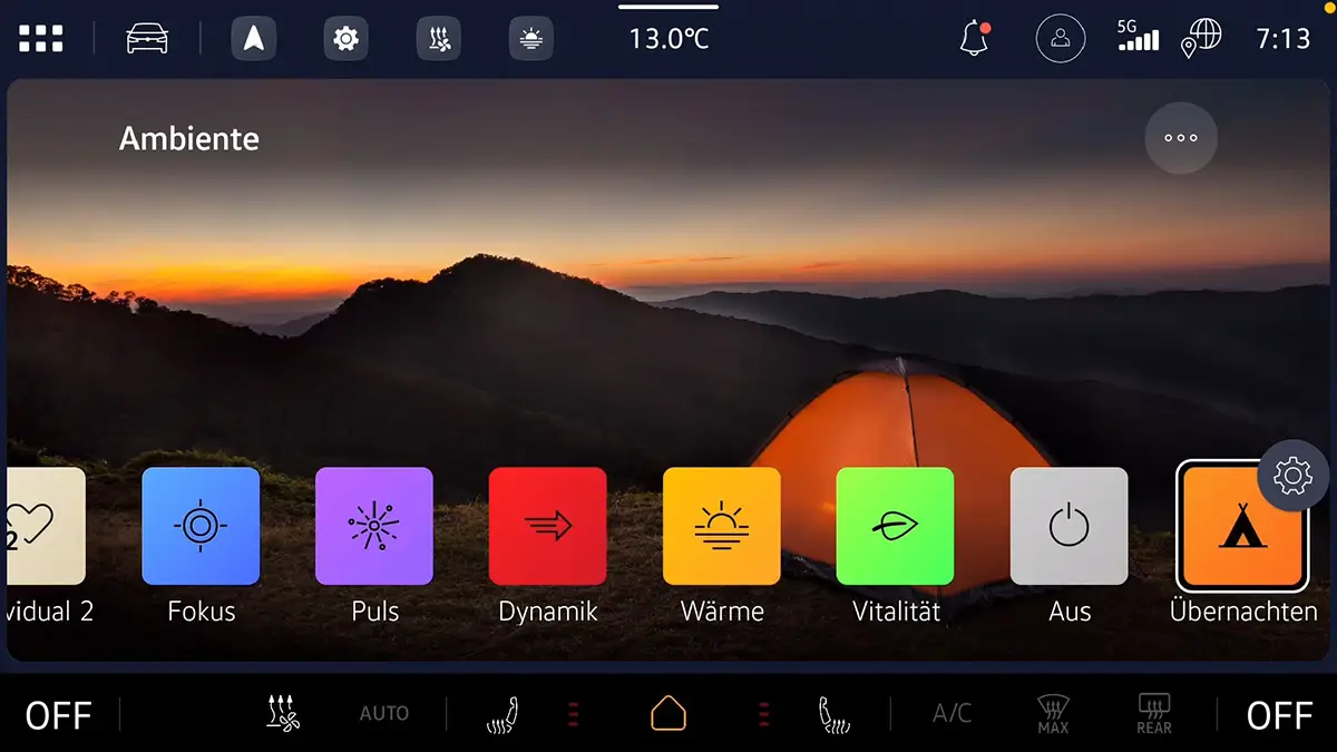 Der Touchscreen des VW Infotainment-Systems mit der Menüauswahl für den neuen „Übernachten-Modus“ und verschiedenen Profilen für die Ambientebeleuchtung.