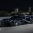 Der dunkelblaue Bugatti Destrier fährt nachts mit eingeschalteten LED-Scheinwerfern vor einer erleuchteten Skyline.