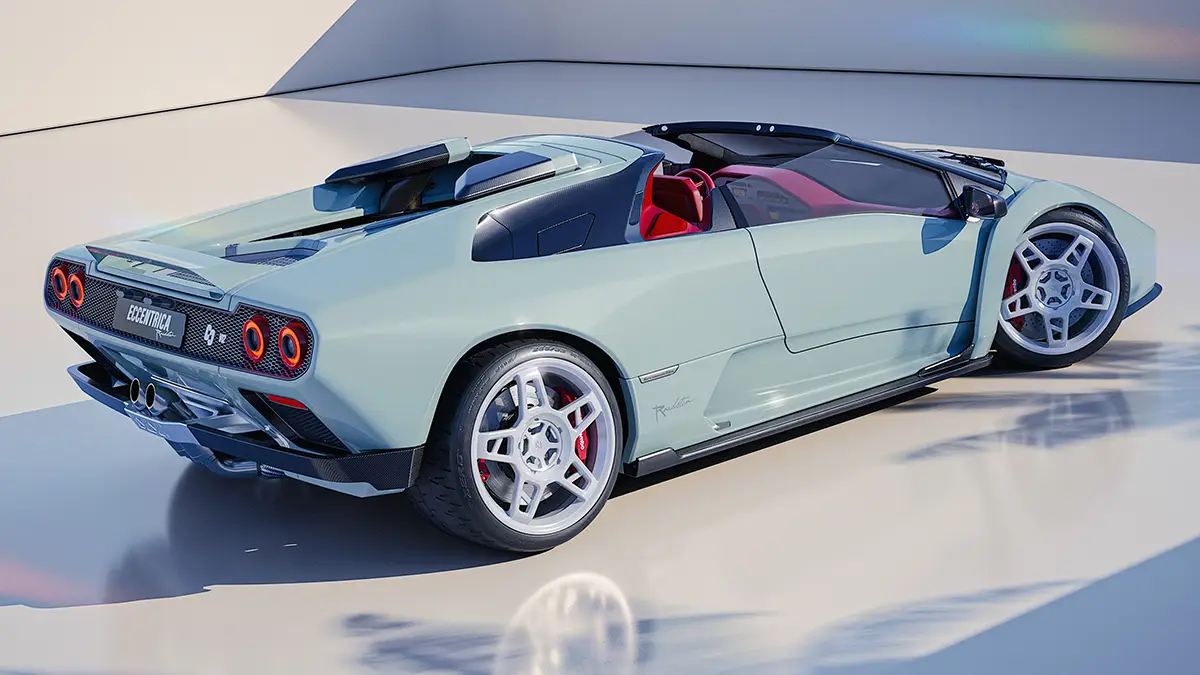 Heckdreiviertelansicht des Eccentrica V12 Roadster Restomod mit sichtbarem Motorraum und LED-Rundleuchten.