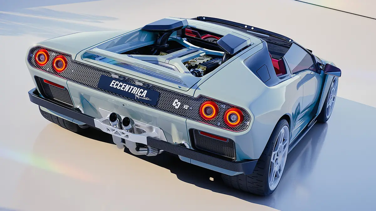 Detailansicht des Hecks des Eccentrica V12 Roadster mit zentralem Doppelauspuff und Lüftungsgittern.
