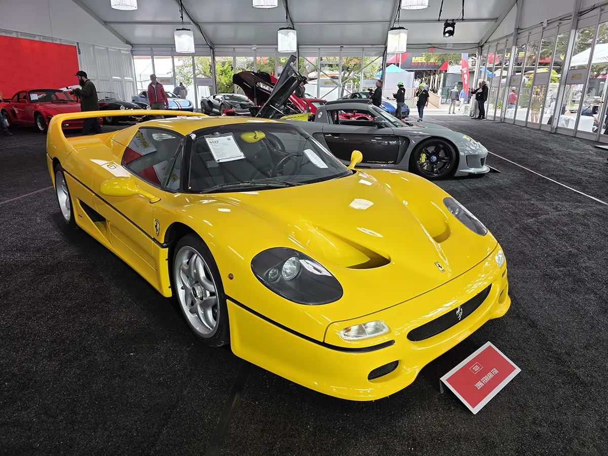 Seltener gelber 1996 Ferrari F50 Coupé ausgestellt bei Mecum Auctions Monterey.