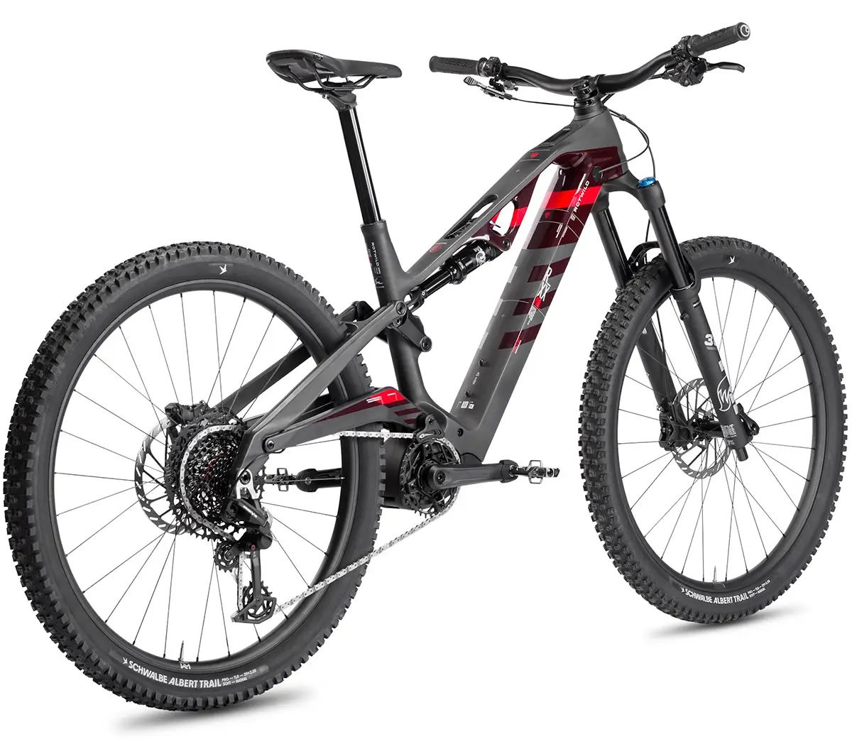 Heckdreiviertelansicht des vollgefederten E-MTB Rotwild R.XX auf weissem Hintergrund mit Blick auf den Avinox M2 Mittelmotor.