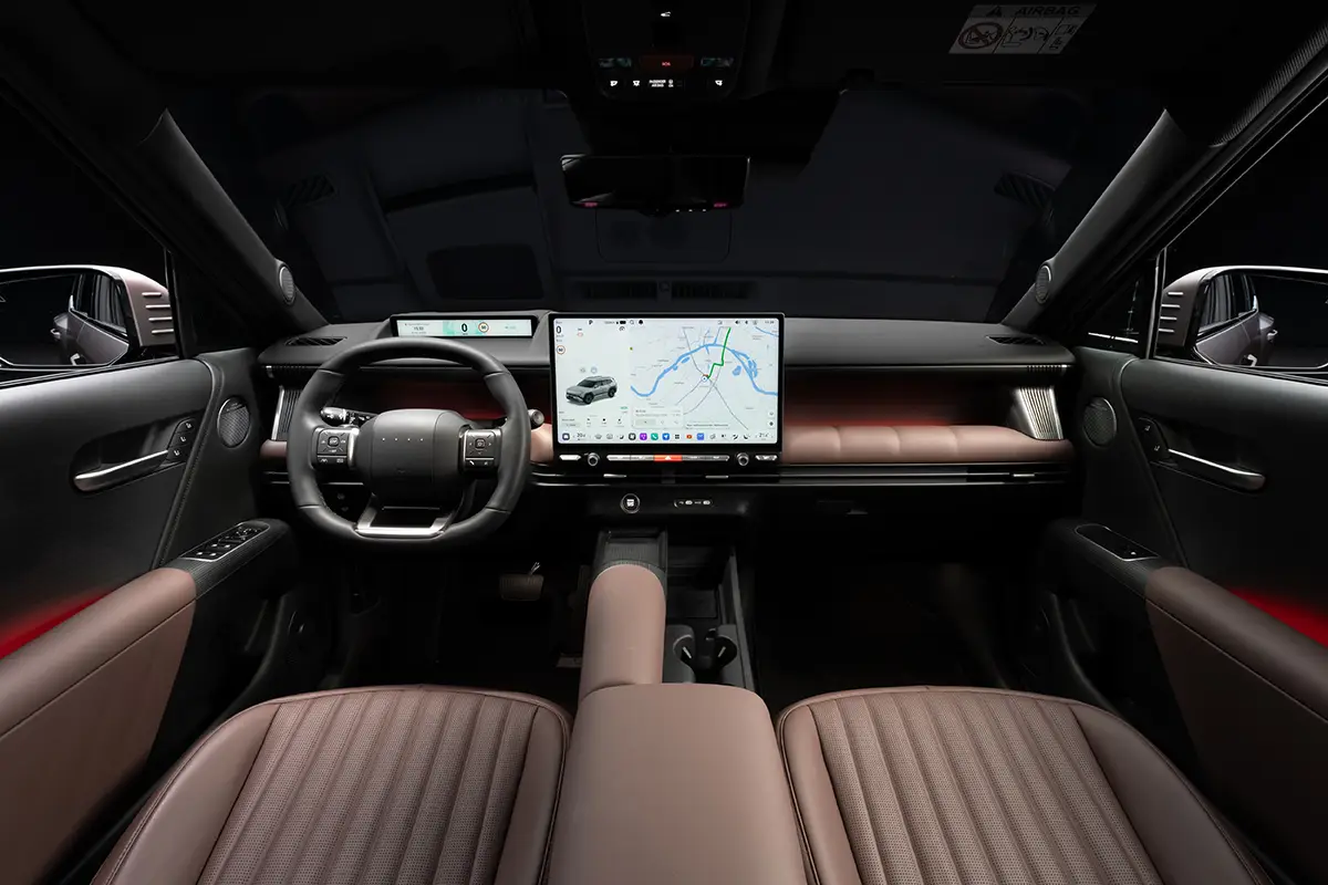 Neues Armaturenbrett des Hyundai Tucson mit freistehendem Touchscreen, schmalem Tacho und wohnlichen Materialien