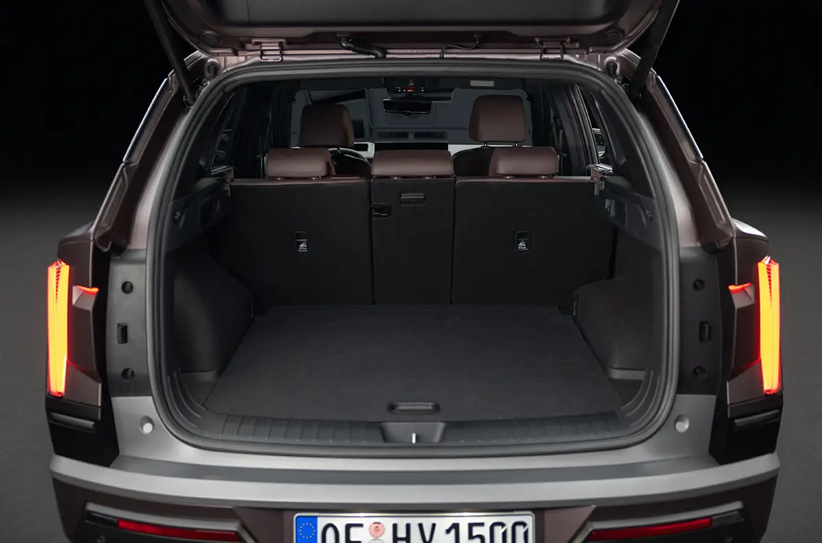 Großzügiger 695-Liter-Kofferraum des neuen Hyundai Tucson mit niedriger Ladekante und ebenem Ladeboden