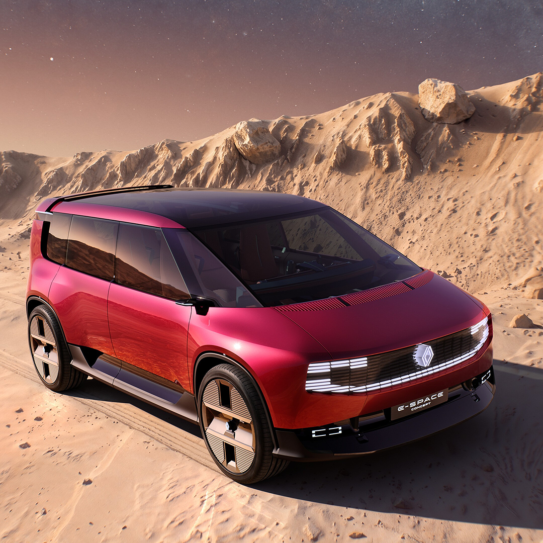 Roter Großraum-Van Renault E-Space Concept mit großen Glasflächen in sandiger Kulisse